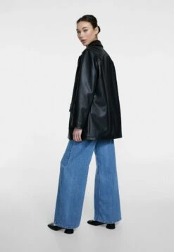 Stradivarius Kurzmantel - Black 8 Stradivarius Kurzmantel - Black -Stradivarius Deutschland Verkaufs-Shop a26ff8f0367c4052a004e907f67bec97