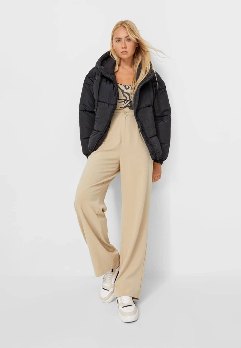 Stradivarius MIT KAPUZE - Winterjacke - Black 2 Stradivarius MIT KAPUZE - Winterjacke - Black – Bild 2