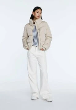 Stradivarius MIT STEHKRAGEN - Winterjacke - Beige