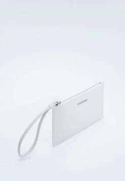 Stradivarius FLACHER MIT GRIFF - Geldbörse - White -Stradivarius Deutschland Verkaufs-Shop a711b5f2804344f5861b0cca2b6c6307