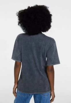 Stradivarius OFFICIAL GUNS N ROSES - T-Shirt Print - Dark Grey 8 Stradivarius OFFICIAL GUNS N ROSES - T-Shirt Print - Dark Grey -Stradivarius Deutschland Verkaufs-Shop a7b5a93293a74a6bb7f0a41d7e6ddf07