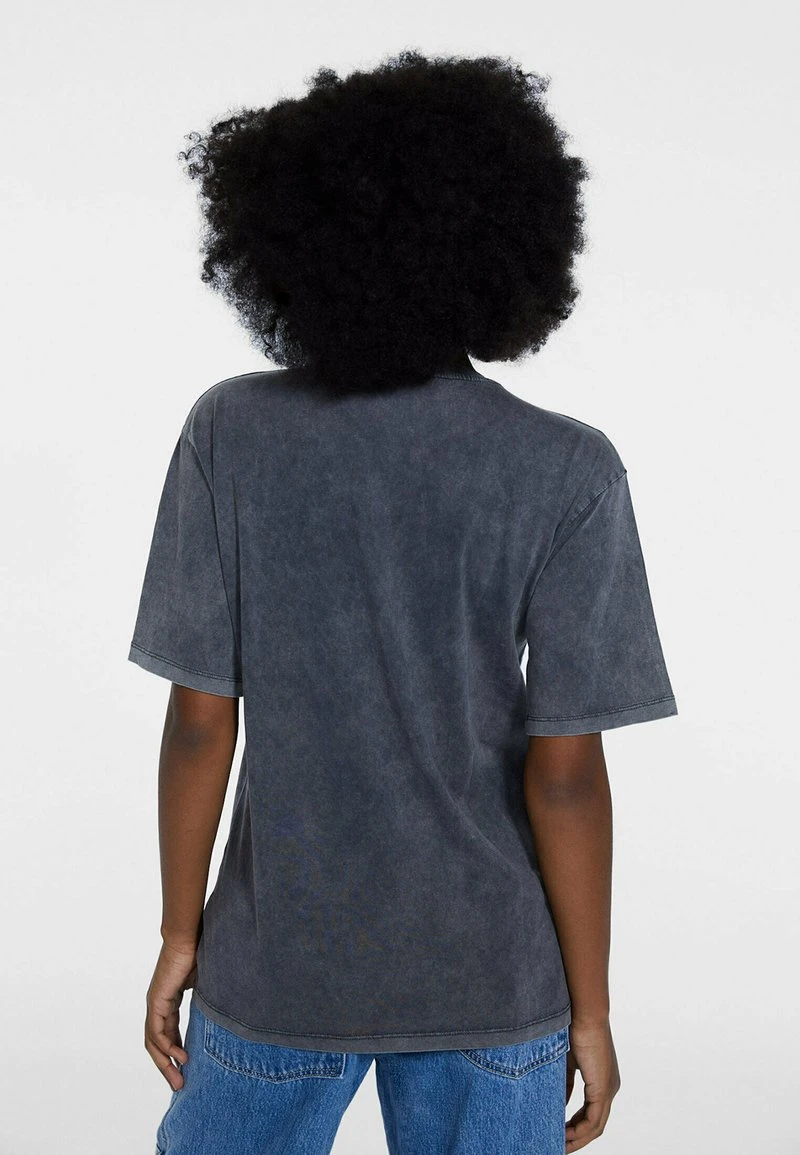 Stradivarius OFFICIAL GUNS N ROSES - T-Shirt Print - Dark Grey 3 Stradivarius OFFICIAL GUNS N ROSES - T-Shirt Print - Dark Grey – Bild 3