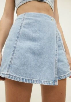 Stradivarius Jeans Shorts - Light-blue Denim -Stradivarius Deutschland Verkaufs-Shop a7d606a0215e4534bcb74e8785997a14