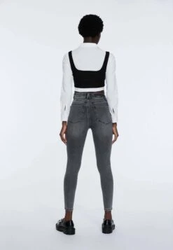 Stradivarius MIT SEHR HOHEM BUND - Jeans Skinny Fit - Light Grey 8 Stradivarius MIT SEHR HOHEM BUND - Jeans Skinny Fit - Light Grey -Stradivarius Deutschland Verkaufs-Shop a937eb6e70ce44e38af60736fd1a8f3f