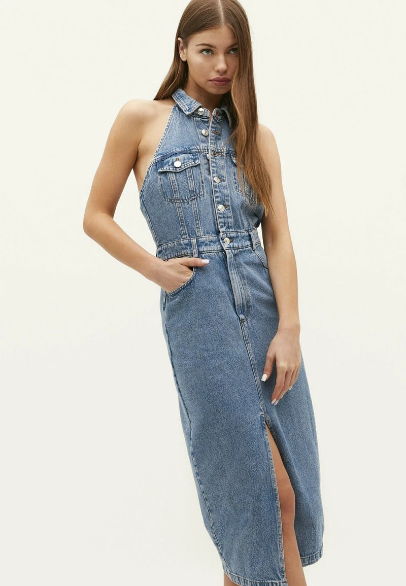 Stradivarius HALTER NECK - Jeanskleid - Light Blue 1 Stradivarius HALTER NECK - Jeanskleid - Light Blue