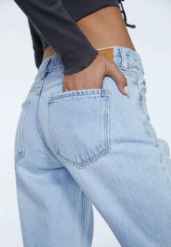 Stradivarius IM FIT - Jeans Straight Leg - Light Blue Denim 9 Stradivarius IM FIT - Jeans Straight Leg - Light Blue Denim -Stradivarius Deutschland Verkaufs-Shop aa984296354043f28b02ad622aa974c9