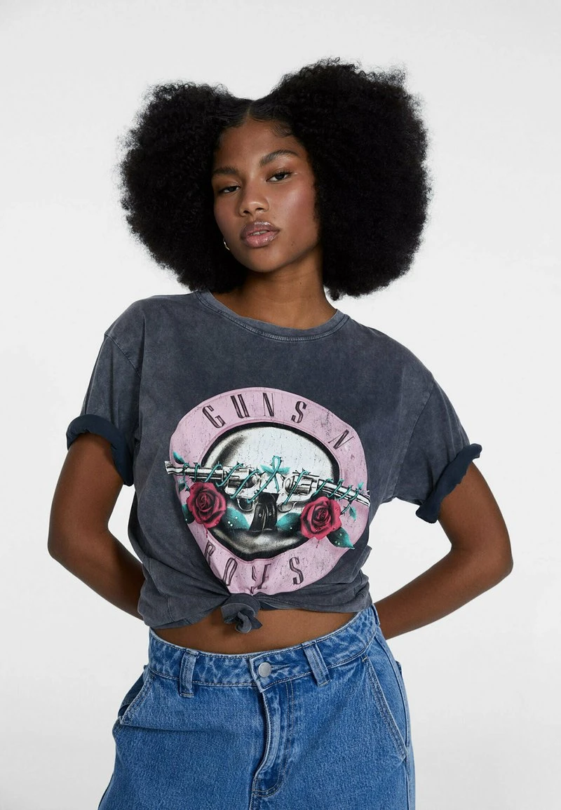 Stradivarius OFFICIAL GUNS N ROSES - T-Shirt Print - Dark Grey 1 Stradivarius OFFICIAL GUNS N ROSES - T-Shirt Print - Dark Grey