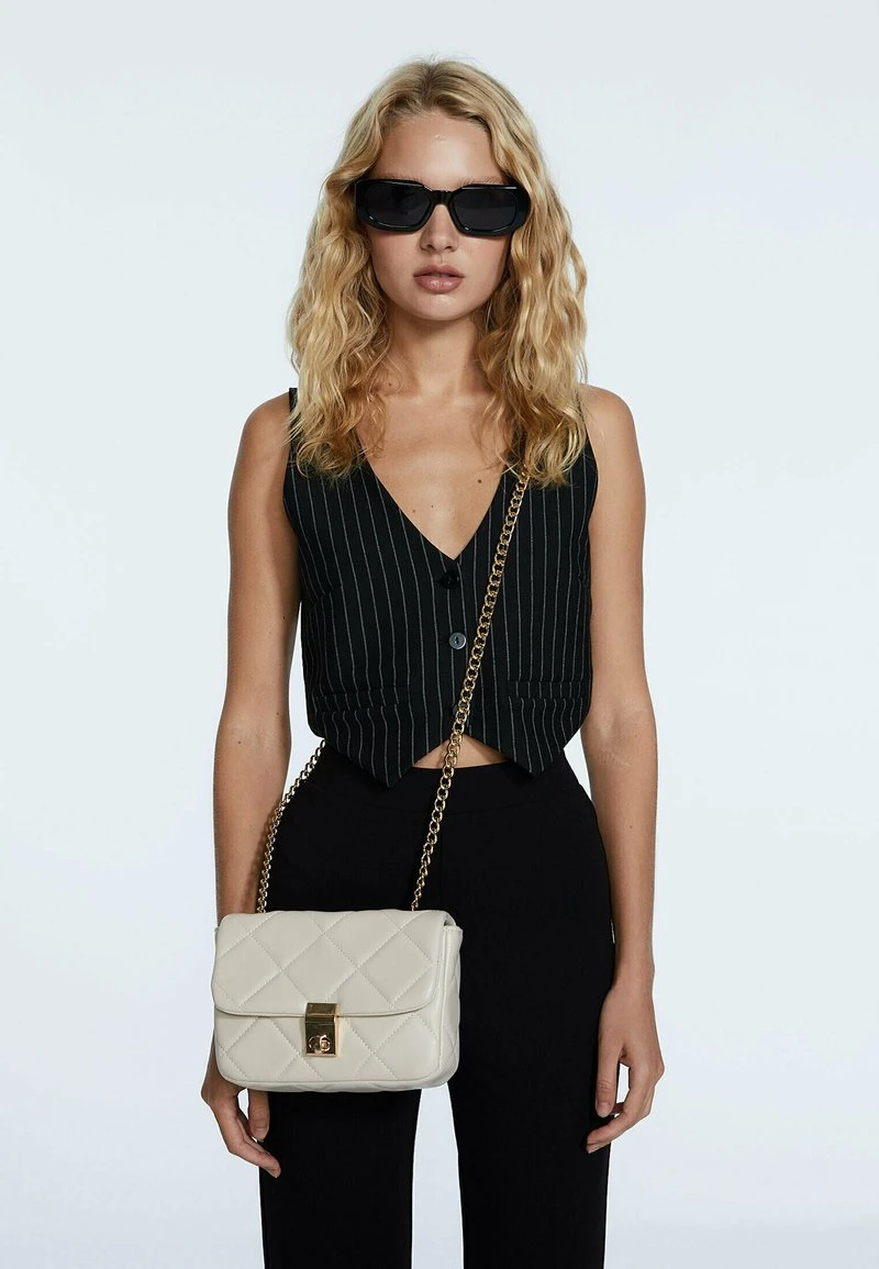 Stradivarius GESTEPPTE - Umhängetasche - Off White 1 Stradivarius GESTEPPTE - Umhängetasche - Off White