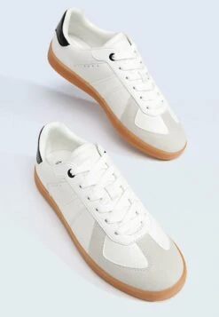 Stradivarius CASUAL IM RETROLOOK - Sneaker Low - White -Stradivarius Deutschland Verkaufs-Shop b096920c3e7d4a31a306eec325e754e4
