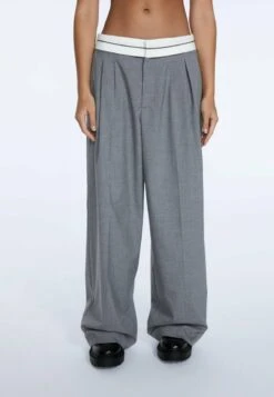 Stradivarius MIT UMGESCHLAGENEM BUND - Stoffhose - Grey