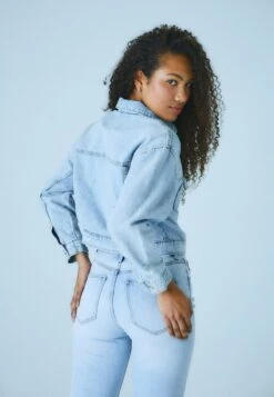 Stradivarius ROPPED - Jeansjacke - Blue Denim -Stradivarius Deutschland Verkaufs-Shop b16c13ab40074474919c724cfc0db571