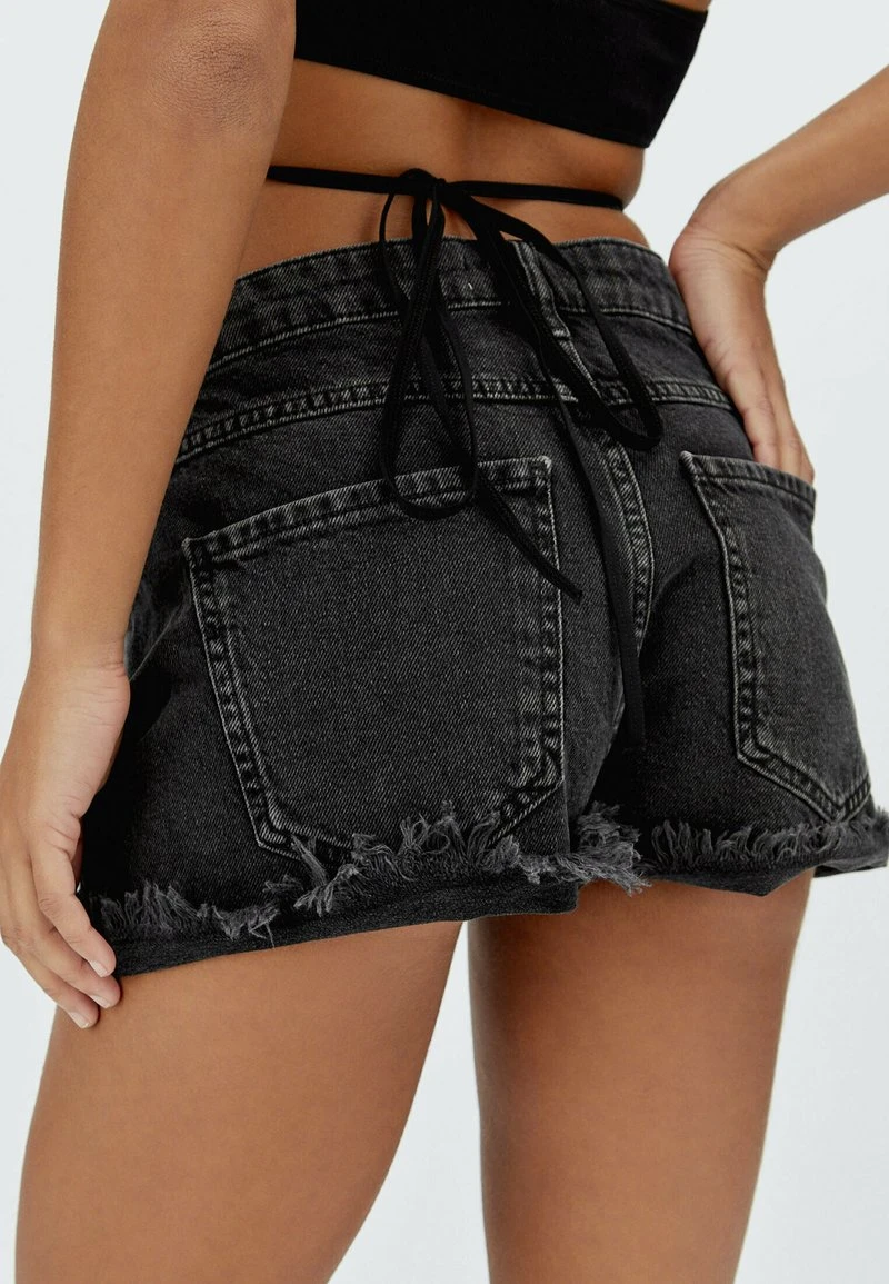 Stradivarius MIT TIEFEM BUND - Jeans Shorts - Black Denim 4 Stradivarius MIT TIEFEM BUND - Jeans Shorts - Black Denim – Bild 4