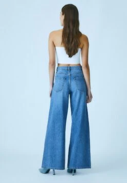 Stradivarius WIDE - Flared Jeans - Light Blue -Stradivarius Deutschland Verkaufs-Shop b25c77cf81574e7a9066eaef25d9daa3