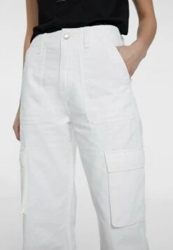 Stradivarius Cargohose - Off White 9 Stradivarius Cargohose - Off White -Stradivarius Deutschland Verkaufs-Shop b2c1cd586709442db9c8e8a76f391c8c