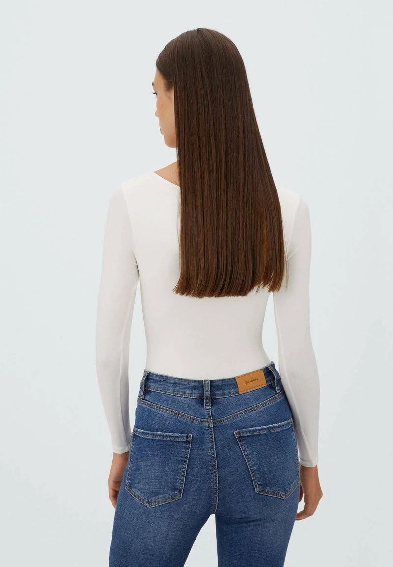 Stradivarius LANGARM-BODY MIT HERZAUSSCHNITT - Langarmshirt - White 3 Stradivarius LANGARM-BODY MIT HERZAUSSCHNITT - Langarmshirt - White – Bild 3