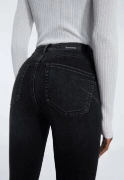 Stradivarius PUSH-UP - Jeans Skinny Fit - Black Denim 9 Stradivarius PUSH-UP - Jeans Skinny Fit - Black Denim -Stradivarius Deutschland Verkaufs-Shop b3aae864614f4d4ea10233d23eaa4dfc