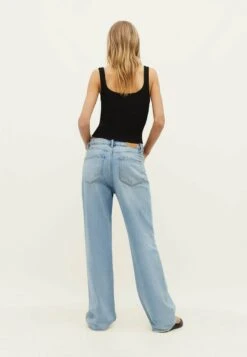 Stradivarius STRAPPY - Top - Black 8 Stradivarius STRAPPY - Top - Black -Stradivarius Deutschland Verkaufs-Shop b3b0995034464d7eadf3faacaa3e1912