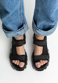 Stradivarius FLAT SPORTY - Plateausandalette - Black