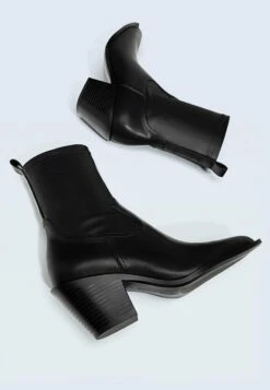 Stradivarius 19405170 - Cowboy-/Bikerstiefelette - Black 10 Stradivarius 19405170 - Cowboy-/Bikerstiefelette - Black -Stradivarius Deutschland Verkaufs-Shop b5d2a694ec9f4ff59f17503d7694af54