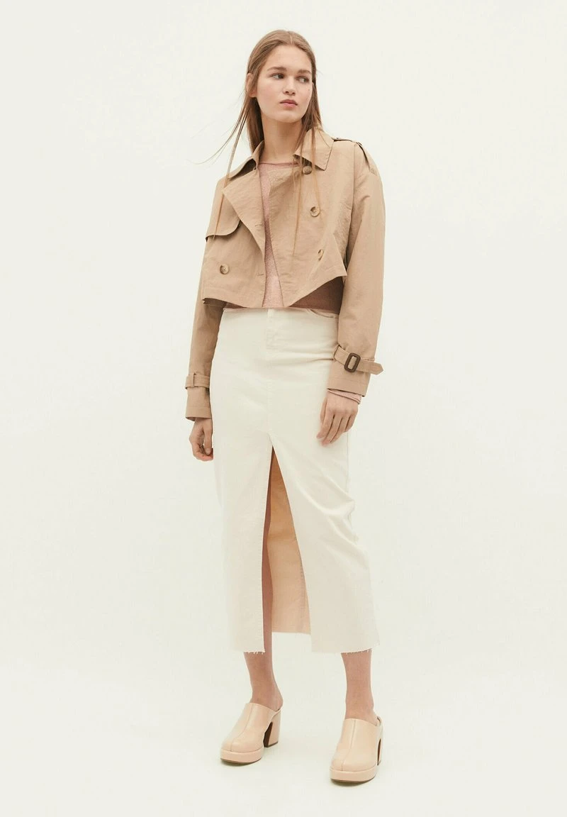 Stradivarius SHORT WITH CREASED EFFECT - Leichte Jacke - Stone 1 Stradivarius SHORT WITH CREASED EFFECT - Leichte Jacke - Stone