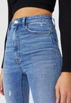 Stradivarius MIT SEHR HOHEM BUND - Jeans Skinny Fit - Light Blue -Stradivarius Deutschland Verkaufs-Shop b6969565e25c4ec6b5ecbcb5394b3870