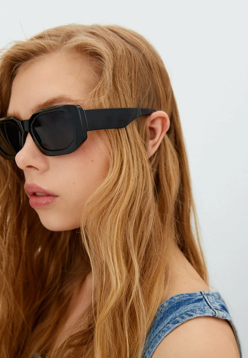 Stradivarius MIT KUNSTSTOFFGESTELL - Sonnenbrille - Black 2 Stradivarius MIT KUNSTSTOFFGESTELL - Sonnenbrille - Black – Bild 2