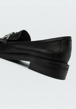 Stradivarius MIT KETTE - Mokassin - Black 11 Stradivarius MIT KETTE - Mokassin - Black -Stradivarius Deutschland Verkaufs-Shop b77aa623955d4acd8c1a885599e24914