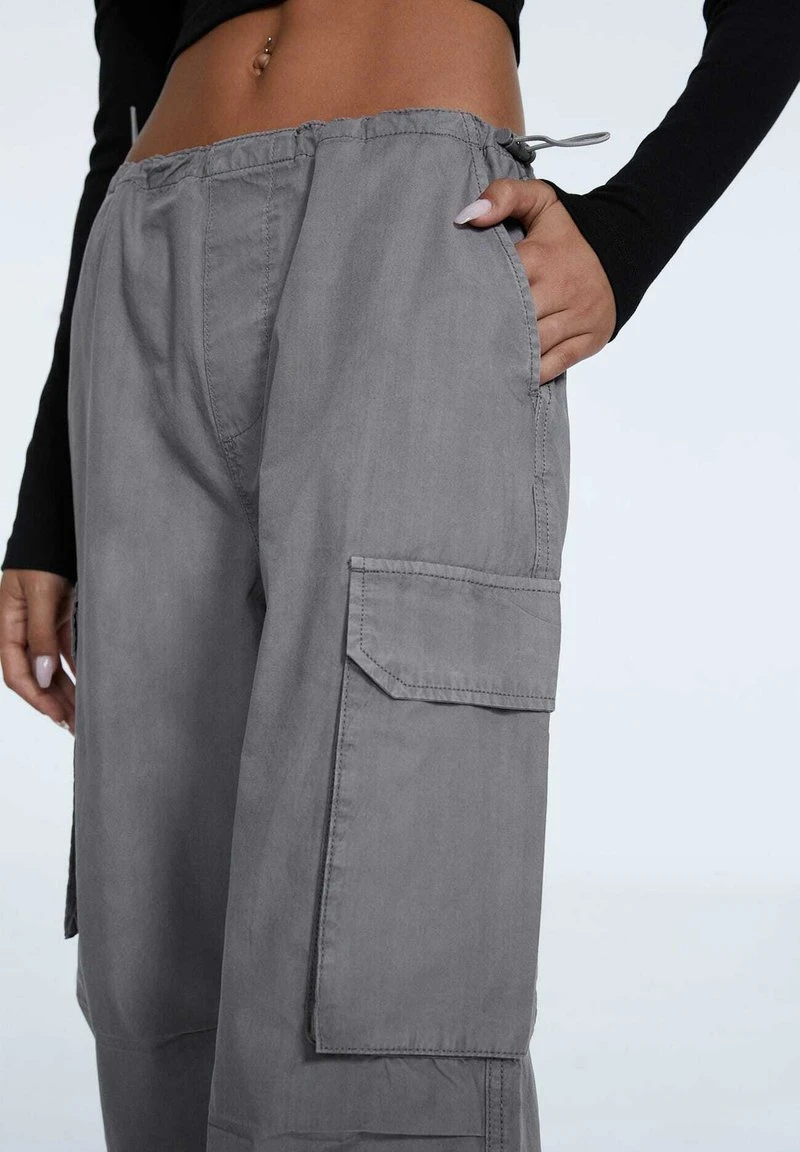 Stradivarius PARACHUTE - Cargohose - Light Grey 4 Stradivarius PARACHUTE - Cargohose - Light Grey – Bild 4