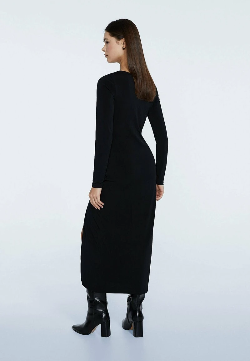 Stradivarius MIT ASYMMETRISCHEM AUSSCHNITT - Freizeitkleid - Metallic Black 2 Stradivarius MIT ASYMMETRISCHEM AUSSCHNITT - Freizeitkleid - Metallic Black – Bild 2