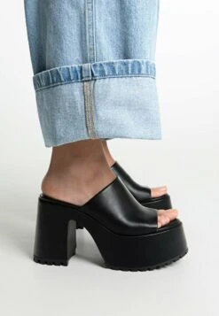 Stradivarius Pantolette Hoch - Black