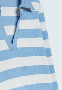 Stradivarius STRIPED SEAMLESS - Poloshirt - Royal Blue 11 Stradivarius STRIPED SEAMLESS - Poloshirt - Royal Blue -Stradivarius Deutschland Verkaufs-Shop ba3715dffb834e65bca5128106e1c0cf