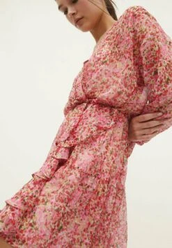 Stradivarius SHORT CHIFFON - Freizeitkleid - Off White -Stradivarius Deutschland Verkaufs-Shop ba667625bc194c34a3f8a522e7e69d48