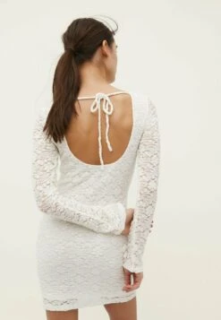 Stradivarius SHORT WITH BOW - Etuikleid - Beige -Stradivarius Deutschland Verkaufs-Shop bcd701e9628f42cc9e4900daf645c713