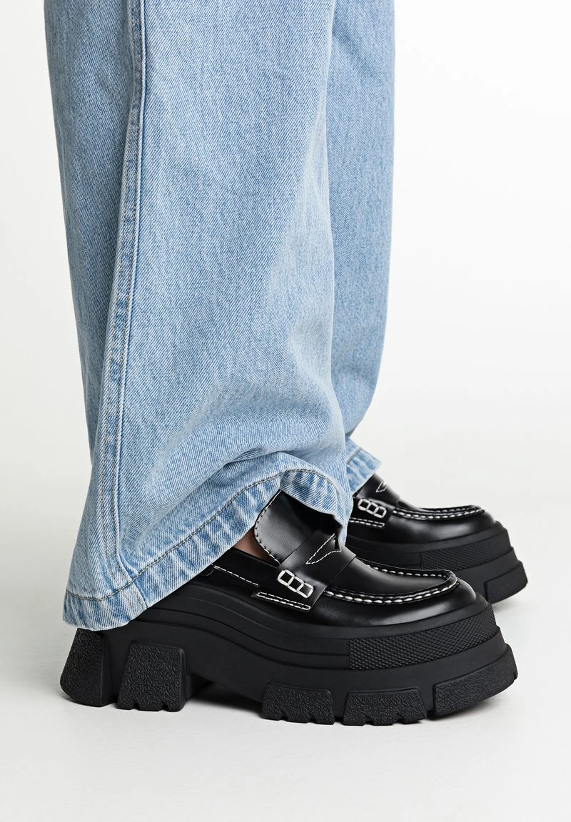 Stradivarius MIT PROFILSOHLE UND DETAIL - Mokassin - Black 1 Stradivarius MIT PROFILSOHLE UND DETAIL - Mokassin - Black