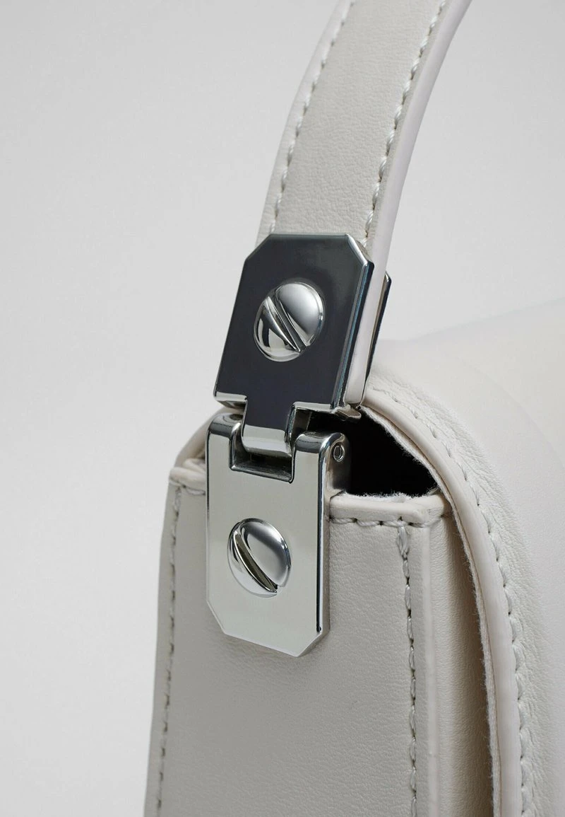 Stradivarius WAVY DETAIL - Handtasche - Off White 4 Stradivarius WAVY DETAIL - Handtasche - Off White – Bild 4