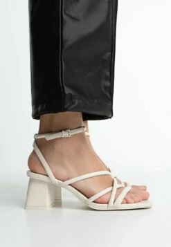 Stradivarius Riemensandalette - Off White