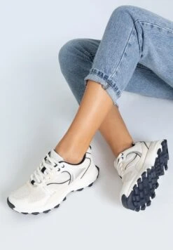 Stradivarius MIT ZIERELEMENT - Sneaker Low - White