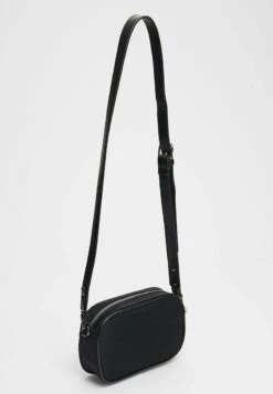 Stradivarius TWILL REPORTER - Umhängetasche - Black 9 Stradivarius TWILL REPORTER - Umhängetasche - Black -Stradivarius Deutschland Verkaufs-Shop c4cde8c94e394cd4bd41e4a65baadb23