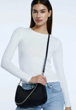 Stradivarius MIT KETTE - Umhängetasche - Black