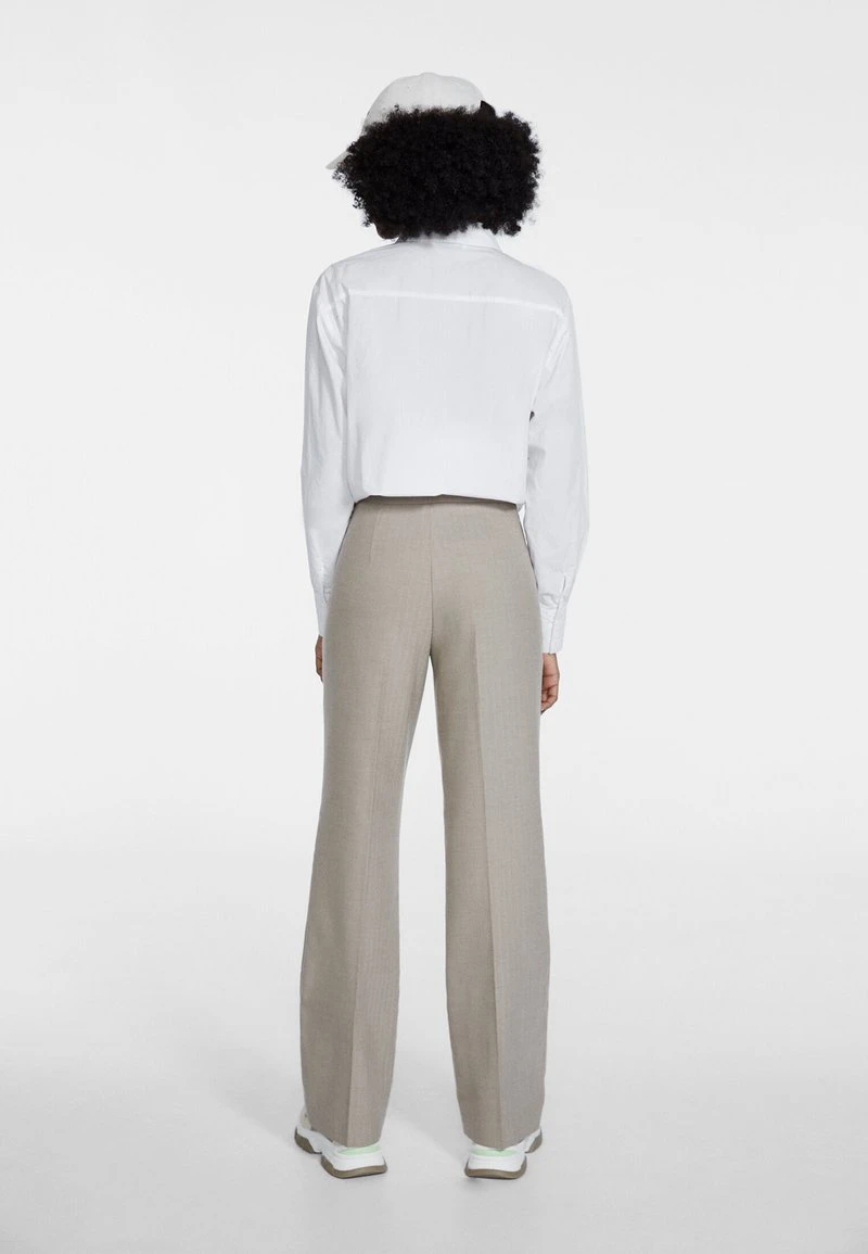 Stradivarius MIT FISCHGRÄT - Stoffhose - Stone 4 Stradivarius MIT FISCHGRÄT - Stoffhose - Stone – Bild 4