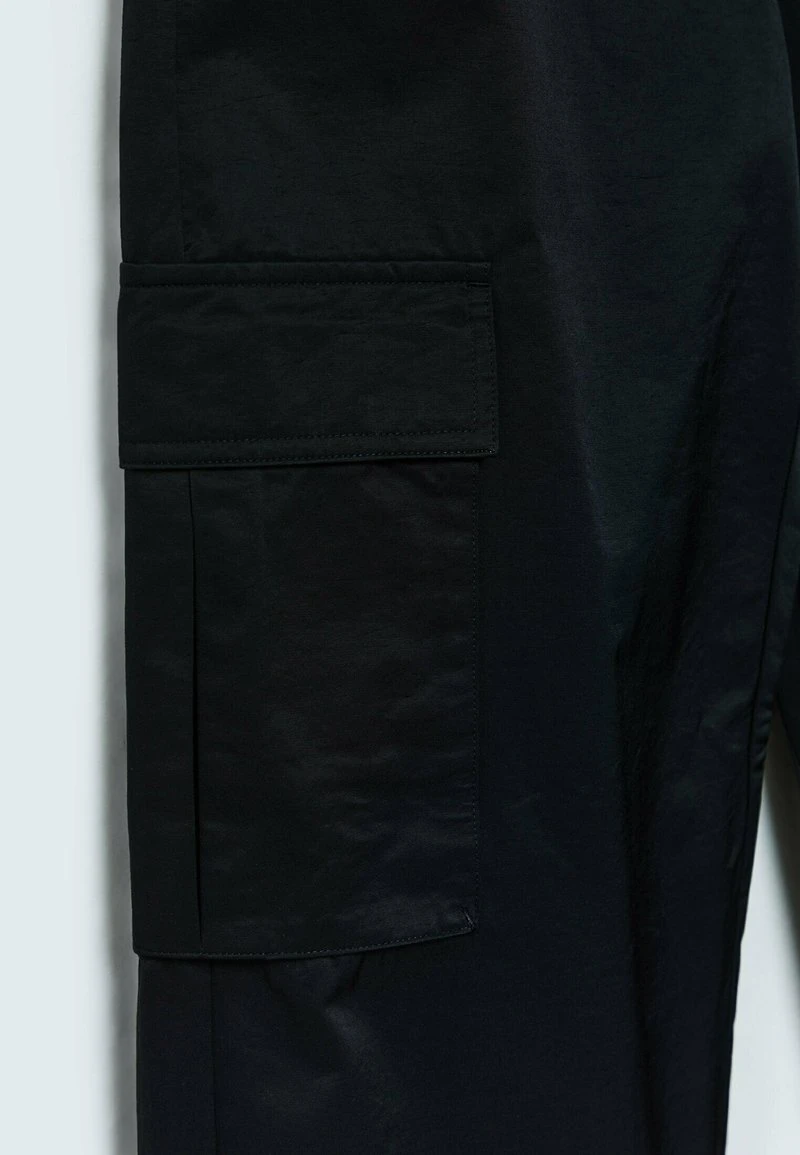 Stradivarius WITH PARACHUTE - Cargohose - Black 6 Stradivarius WITH PARACHUTE - Cargohose - Black – Bild 6