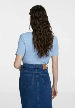 Stradivarius ACID WASH V-NECK - T-Shirt Basic - Blue 8 Stradivarius ACID WASH V-NECK - T-Shirt Basic - Blue -Stradivarius Deutschland Verkaufs-Shop cb9d39e561a24a7a9af72a99ba10af6e