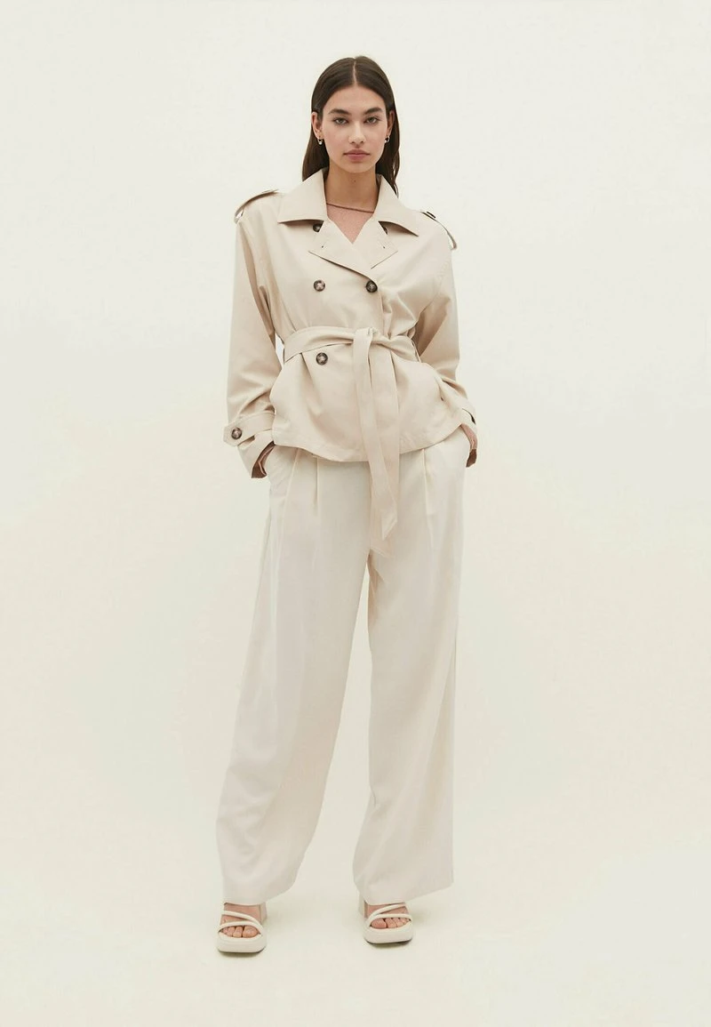 Stradivarius WITH BELT - Trenchcoat - Stone 2 Stradivarius WITH BELT - Trenchcoat - Stone – Bild 2