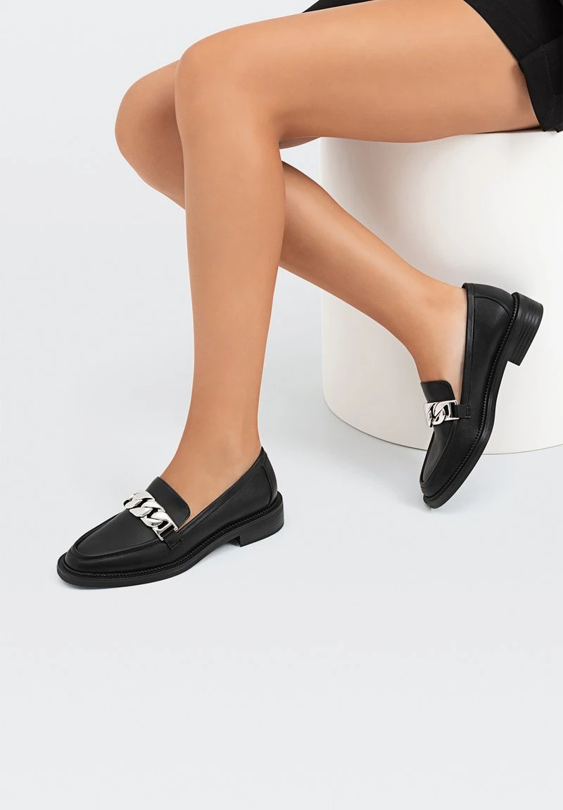 Stradivarius MIT KETTE - Mokassin - Black 1 Stradivarius MIT KETTE - Mokassin - Black