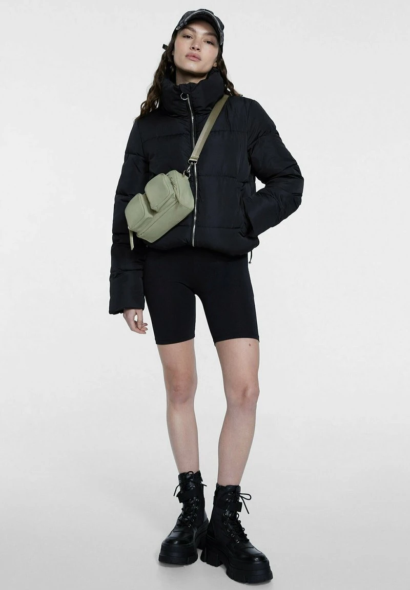 Stradivarius REPORTER WITH POCKETS - Umhängetasche - Khaki 1 Stradivarius REPORTER WITH POCKETS - Umhängetasche - Khaki