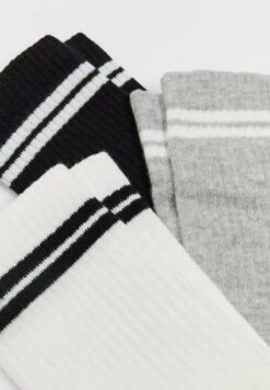 Stradivarius 3-PACK - Socken - Black -Stradivarius Deutschland Verkaufs-Shop d03fe4bbb1a147688ab25eb7adc59a9f