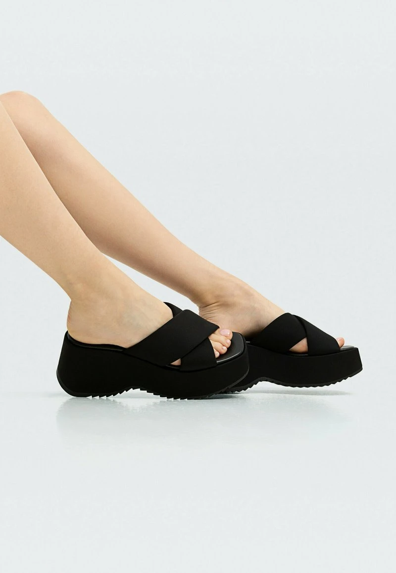 Stradivarius PLATFORM TRACK - Pantolette Hoch - Black 1 Stradivarius PLATFORM TRACK - Pantolette Hoch - Black