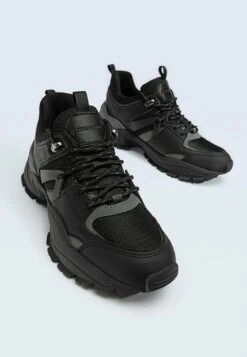 Stradivarius KOMBINIERTE - Sneaker Low - Black -Stradivarius Deutschland Verkaufs-Shop d105629074324fef8ea183d32183eba2