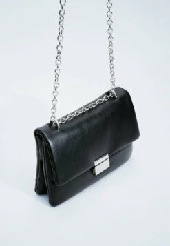 Stradivarius MIT VERSCHLUSS - Umhängetasche - Black 10 Stradivarius MIT VERSCHLUSS - Umhängetasche - Black -Stradivarius Deutschland Verkaufs-Shop d58e428ce58d4df5a0d69378f654c8ff