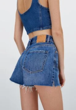 Stradivarius Jeans Shorts - Royal Blue -Stradivarius Deutschland Verkaufs-Shop d5d1d5f3fb6048529e3038fcf81b0cf7